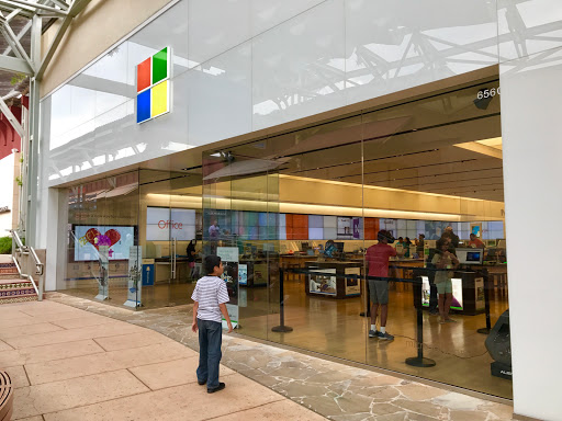 The Shops At La Cantera, 15900 La Cantera Pkwy, San Antonio, TX 78256, USA, 