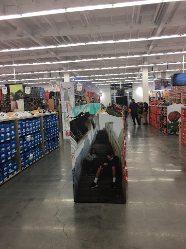 Shoe Store «WSS», reviews and photos, 460 San Fernando Mission Blvd, San Fernando, CA 91340, USA