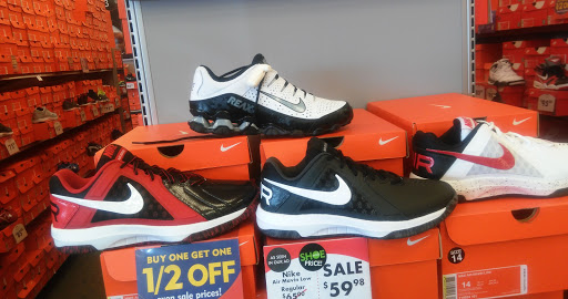 Shoe Store «Shoe Carnival», reviews and photos, 1620 Dogwood Dr SE, Conyers, GA 30013, USA