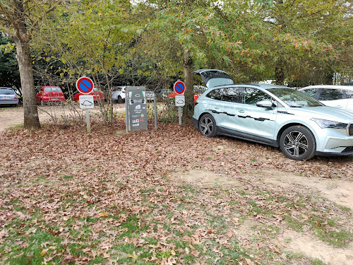 Borne de recharge de véhicules électriques Alterbase Sorégies Charging Station Romagne