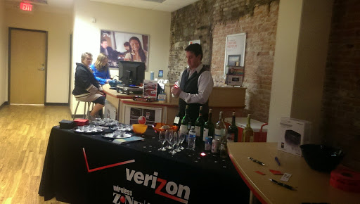 Cell Phone Store «Verizon Authorized Retailer - Wireless Zone», reviews and photos, 212 S Main St, Ann Arbor, MI 48104, USA