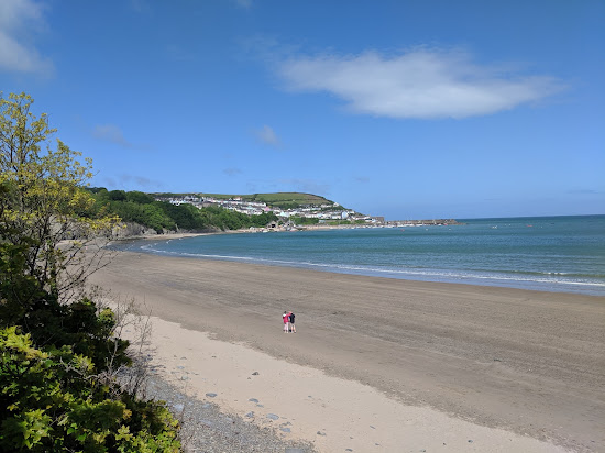 Cei Bach beach