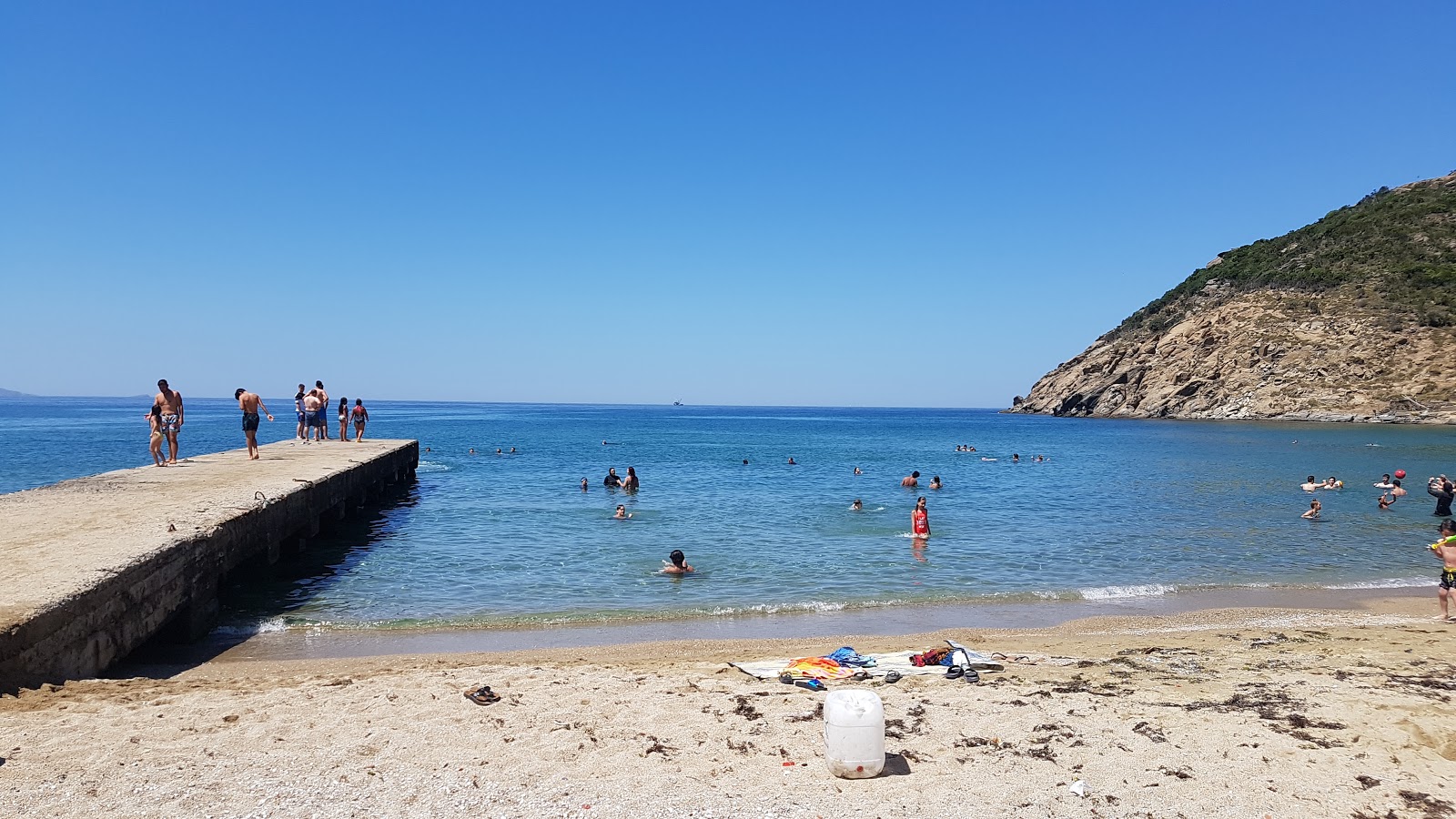 Ormanli beach的照片 带有碧绿色纯水表面