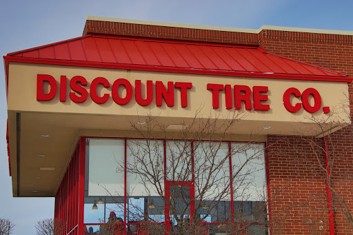 Tire Shop «Discount Tire Store - Elgin, IL», reviews and photos, 875 S Randall Rd, Elgin, IL 60123, USA
