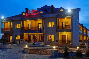 Le Notre Hotel & Ski Resort image