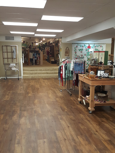 Thrift Store «Re-Uzit Shop of New Holland», reviews and photos, 707 W Main St, New Holland, PA 17557, USA