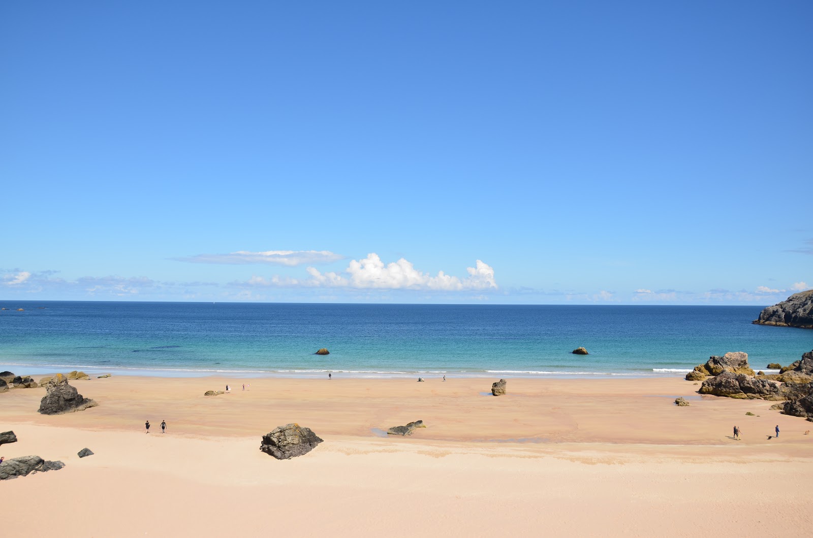 Balnakeil Beach的照片 带有碧绿色纯水表面