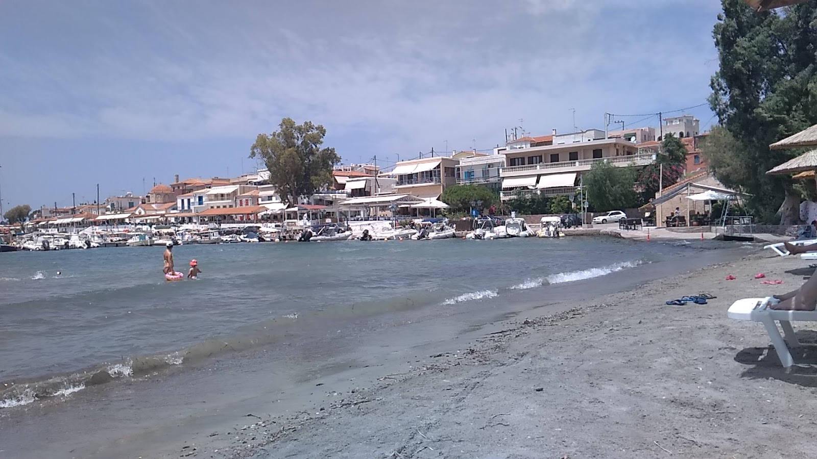 Foto av Paralia Perdika med något ren nivå av renlighet