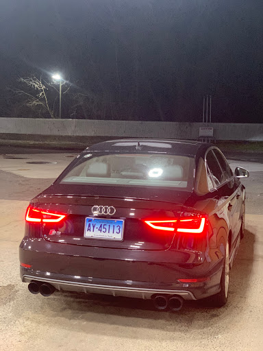 Used Car Dealer «Weeks Pre-Owned Center», reviews and photos, 94 Mill Plain Rd, Danbury, CT 06811, USA