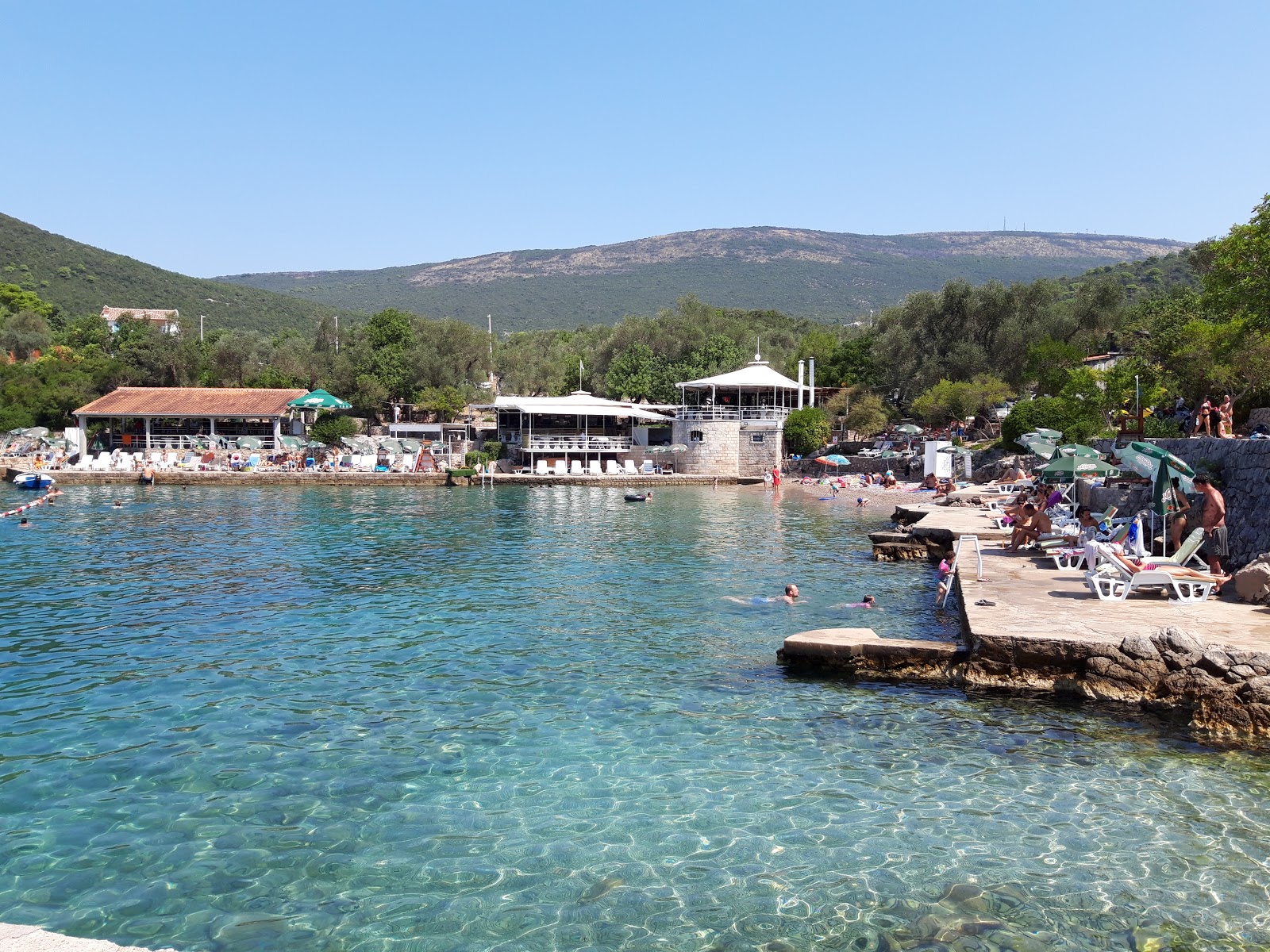 Φωτογραφία του Mirishta beach με επίπεδο καθαριότητας αρκετά καθαρό