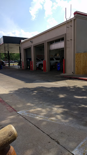 Car Wash «The Arbor Car Wash and Lube Center», reviews and photos, 3120 Guadalupe St, Austin, TX 78705, USA