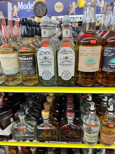 Liquor Store «Royal Food & Liquor», reviews and photos, 335 E Indian Trail, Aurora, IL 60505, USA