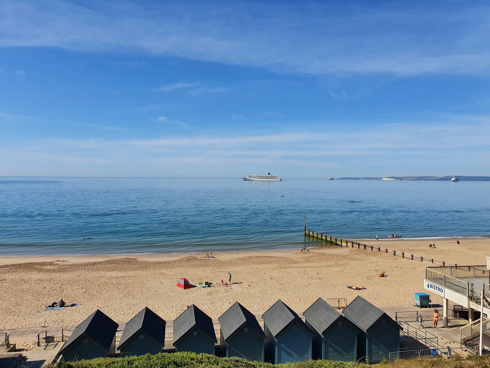 Southbourne Plajı'in fotoğrafı çok temiz temizlik seviyesi ile
