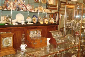 Arthurs Antiques image