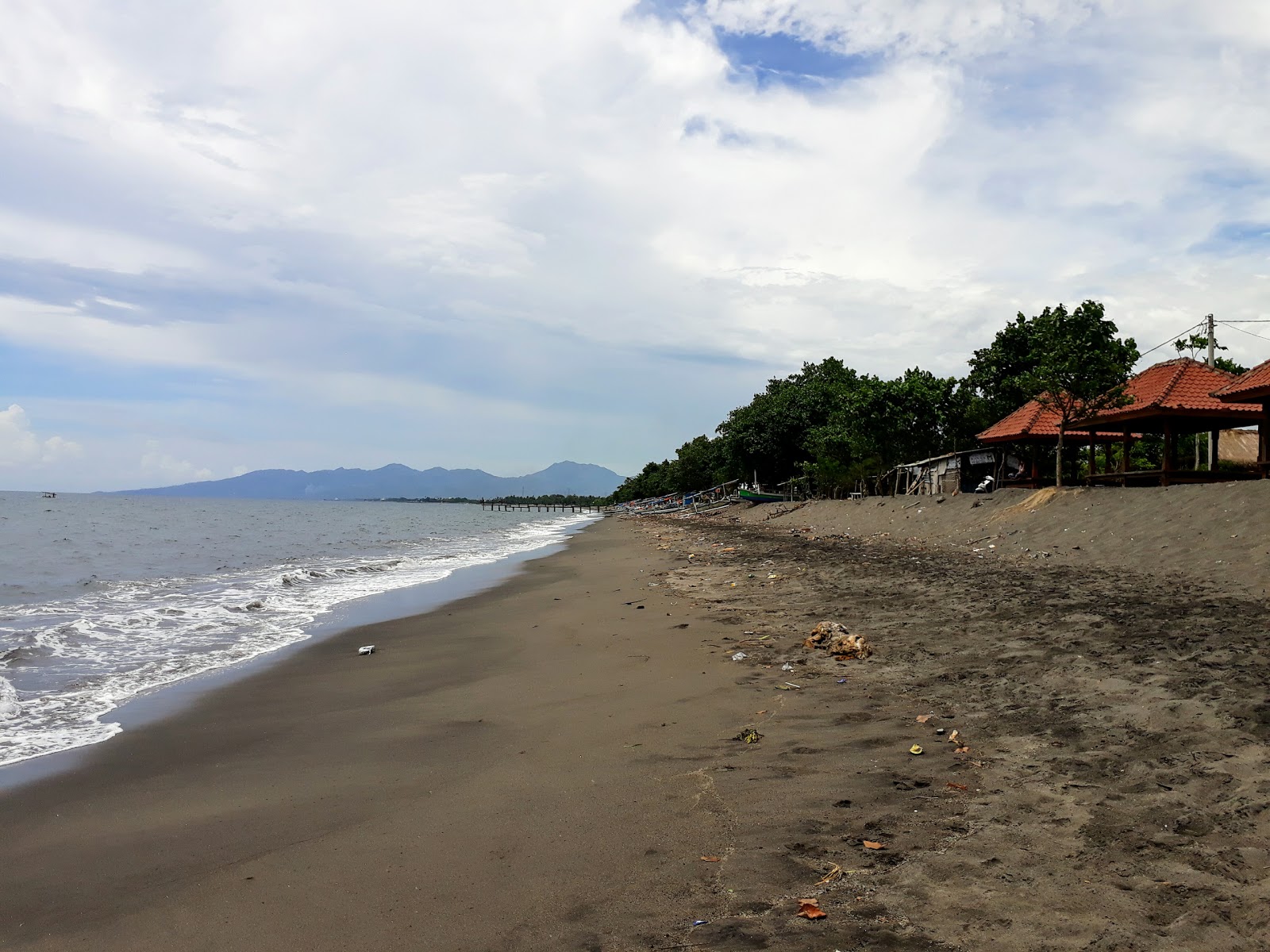 Foto de Kuranji Beach con parcialmente limpio nivel de limpieza