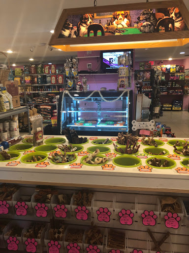 Pet Supply Store «Bark Avenue Pet Specialties», reviews and photos, 435 Sebastian Blvd, Sebastian, FL 32958, USA