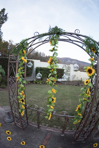 Florist «An English Flower Cottage», reviews and photos, 101 Copper Penny St, Hendersonville, NC 28792, USA