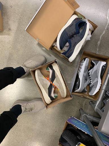 Shoe Store «SKECHERS Factory Outlet», reviews and photos, 3030 E 9th St, Oakland, CA 94601, USA
