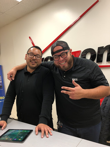 Cell Phone Store «Verizon Authorized Retailer - A Wireless», reviews and photos, 655 W Duarte Rd Suite A, Arcadia, CA 91007, USA