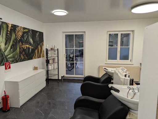 Hairstylist Denise In Pyhra