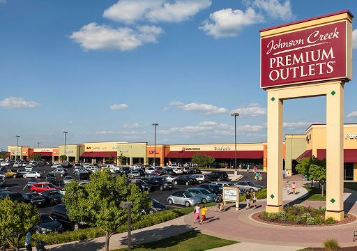 Shopping Mall «Johnson Creek Premium Outlets», reviews and photos, 575 Linmar Ln, Johnson Creek, WI 53038, USA