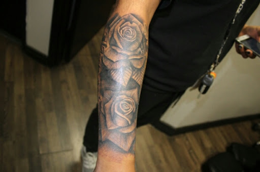 Tattoo Shop «Surreal Limits Tattoo Studio», reviews and photos, 7335 Van Nuys Blvd, Van Nuys, CA 91405, USA