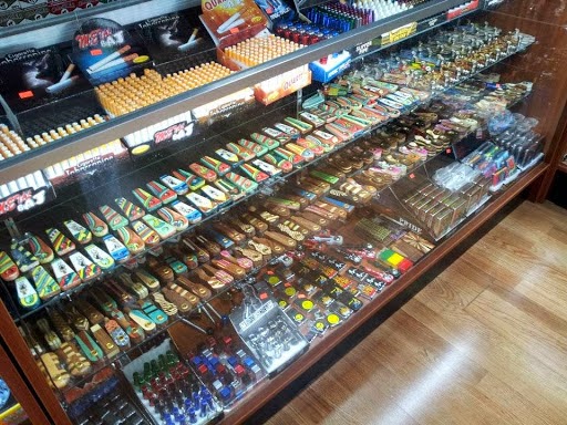 Tobacco Shop «The Hideaway Smoke Shop», reviews and photos, 5275 Red Bug Lake Rd #125, Winter Springs, FL 32708, USA