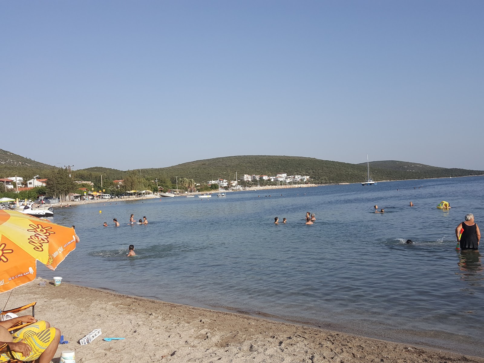 Ozbek Akkum Plaji'in fotoğrafı turkuaz saf su yüzey ile