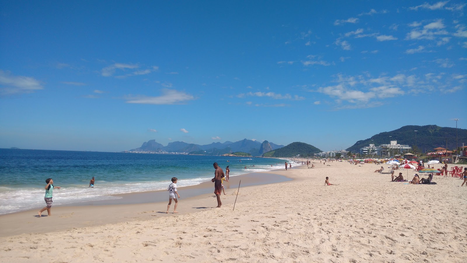 Foto von Piratininga Strand mit feiner beiger sand Oberfläche