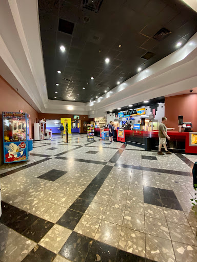 Movie Theater «Regal Cinemas Montrose Movies 12», reviews and photos, 4020 Medina Rd, Akron, OH 44333, USA