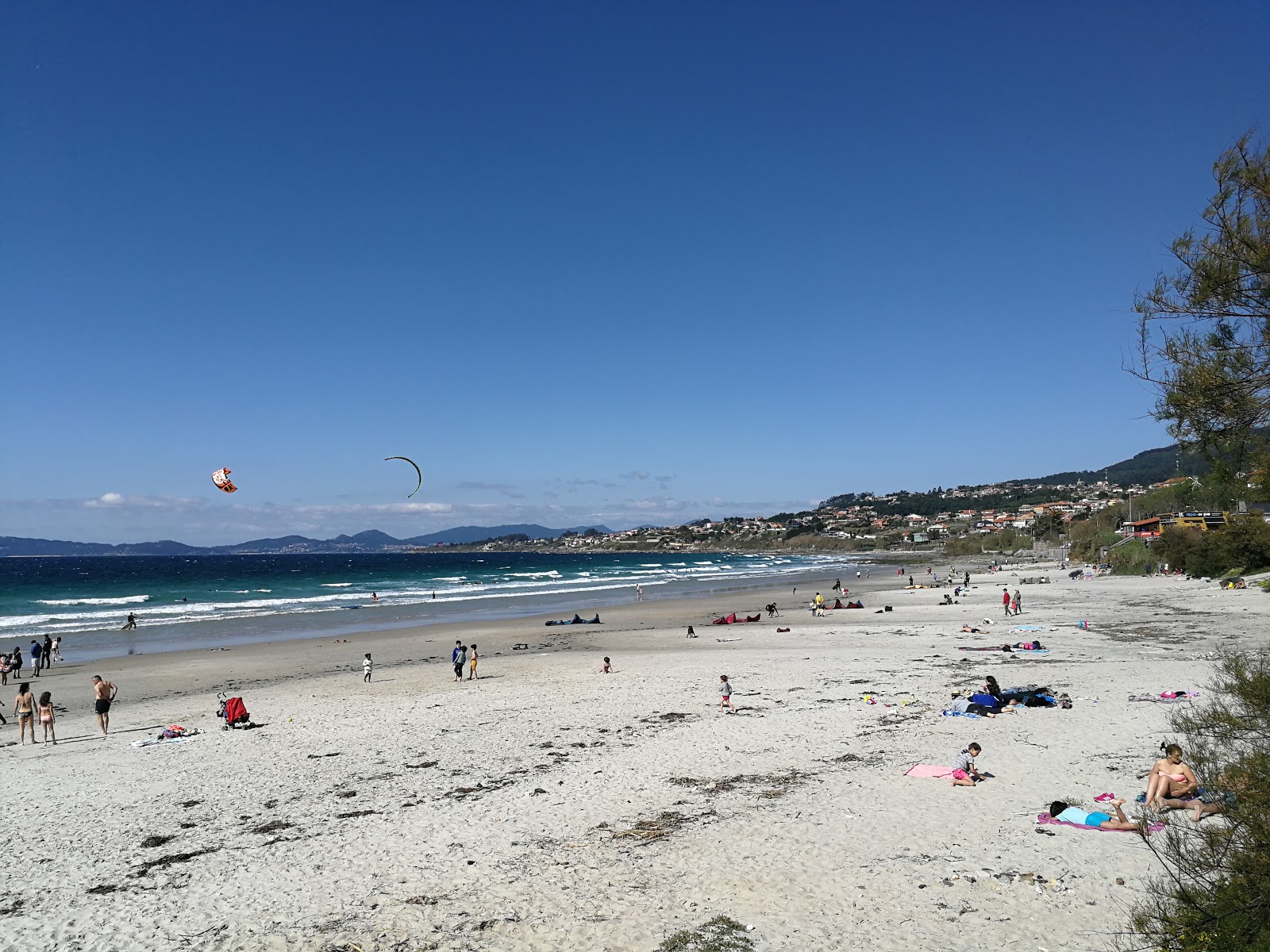 Fotografie cu Praia de Patos zonele de facilități