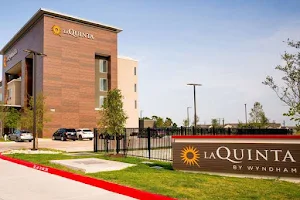 La Quinta Inn & Suites by Wyndham Austin Parmer/Tech Ridge image