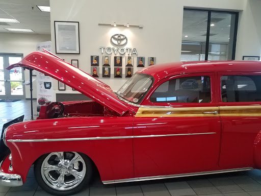 Toyota Dealer «Toyota of Glendora», reviews and photos, 1949 Auto Centre Dr, Glendora, CA 91740, USA