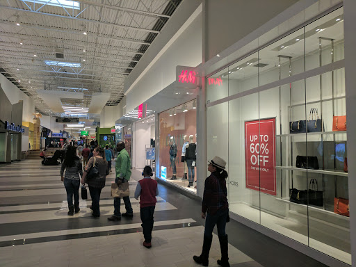 Clothing Store «H&M», reviews and photos, 4400 Sharon Rd, Charlotte, NC 28211, USA