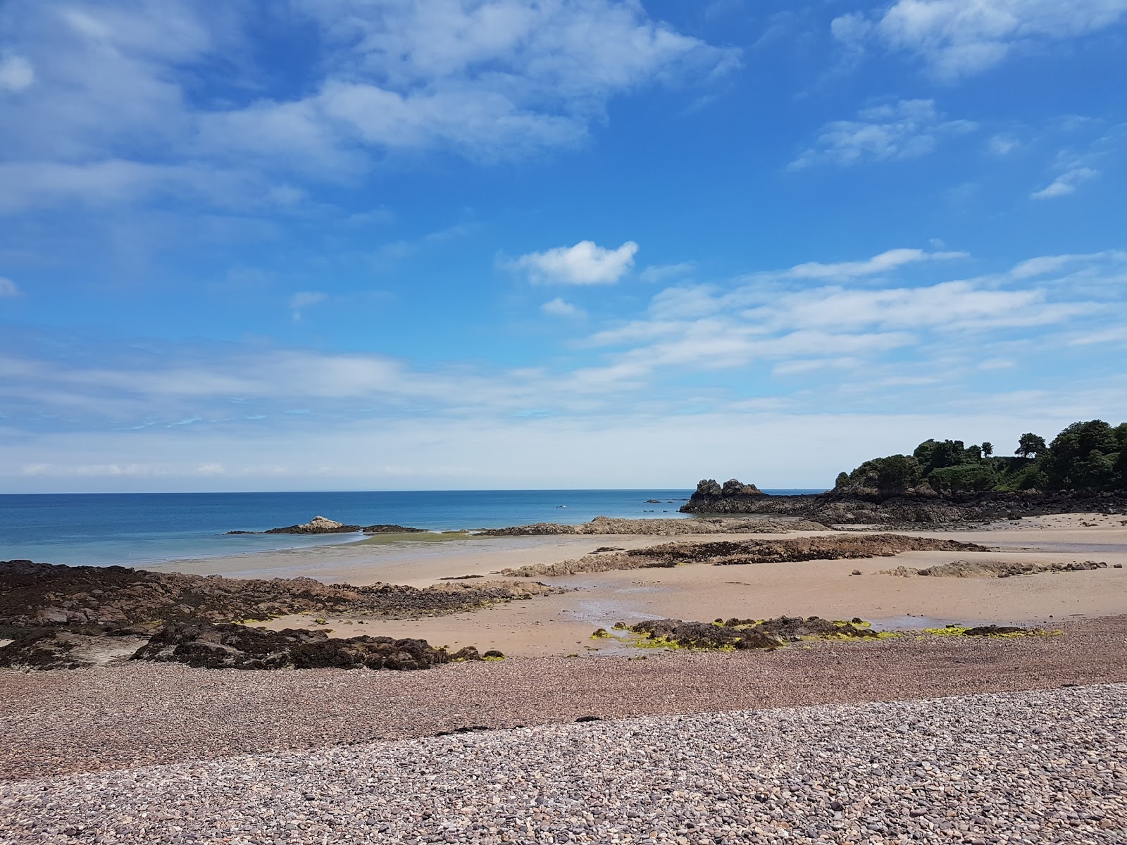 Archirondel Beach'in fotoğrafı geniş plaj ile birlikte