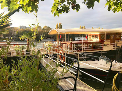 RIVER COACH à Paris