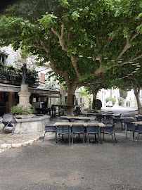 Atmosphère du Café Café Chabot à Aiguèze - n°10