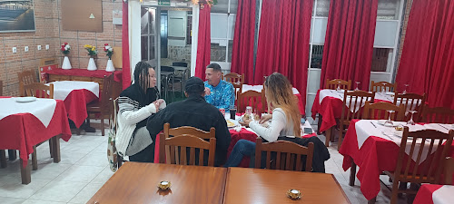 RM Spicy Halal Restaurant em Sobreda