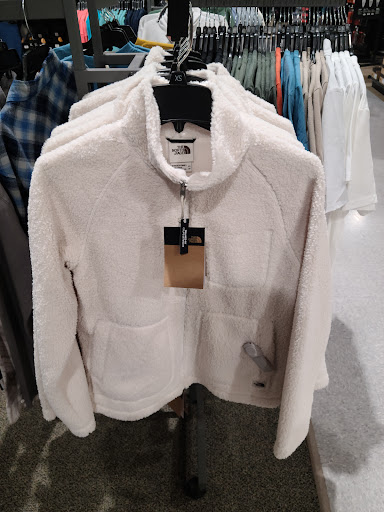 Shopping Mall «Shops at Norterra», reviews and photos, 2460 W Happy Valley Rd, Phoenix, AZ 85085, USA