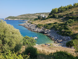Stoufis beach'in fotoğrafı küçük bir koy ile birlikte