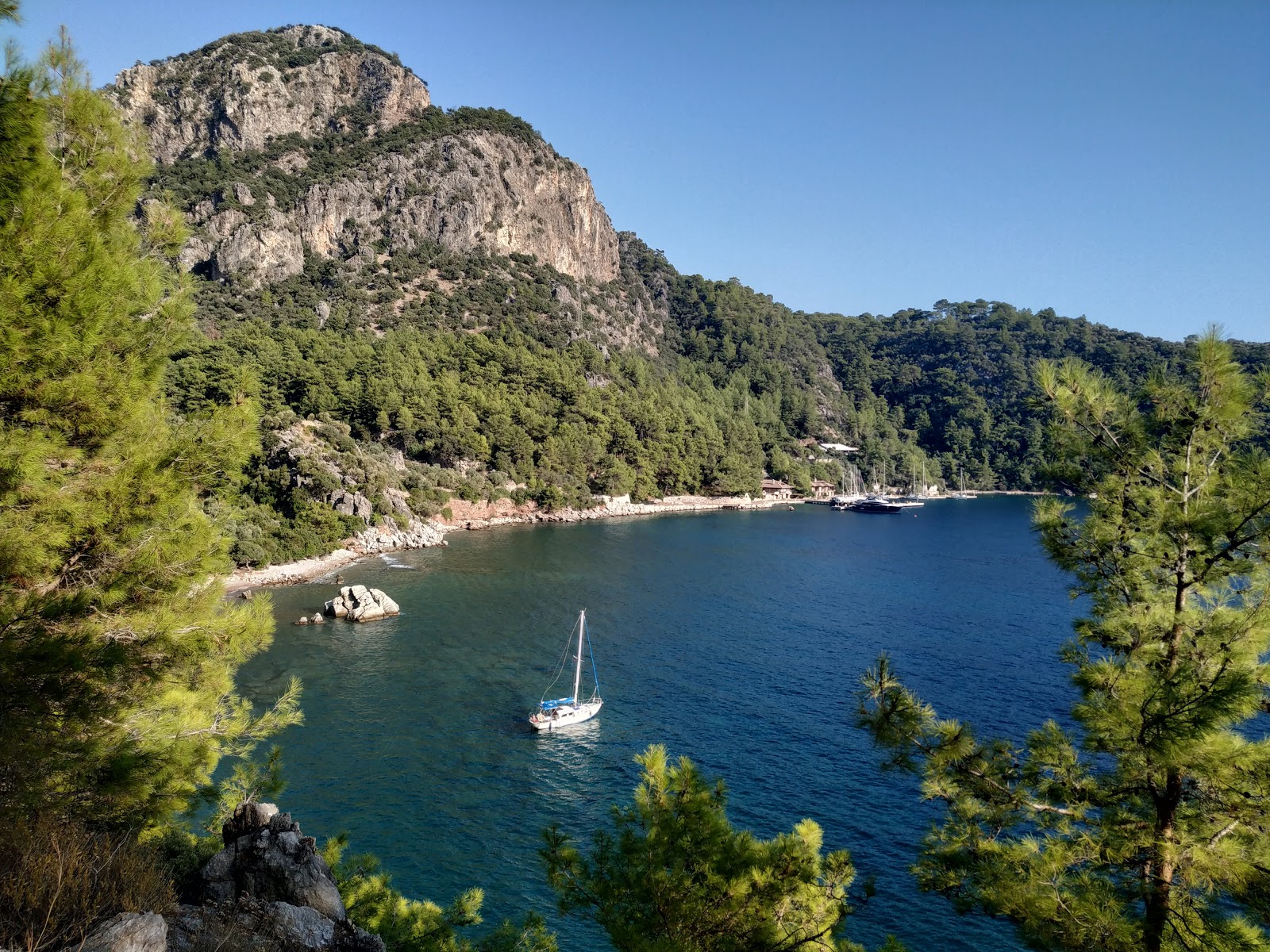 Ekincik beach'in fotoğrafı mavi saf su yüzey ile