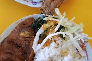 Rumah Makan Masakan Padang Tamanan image