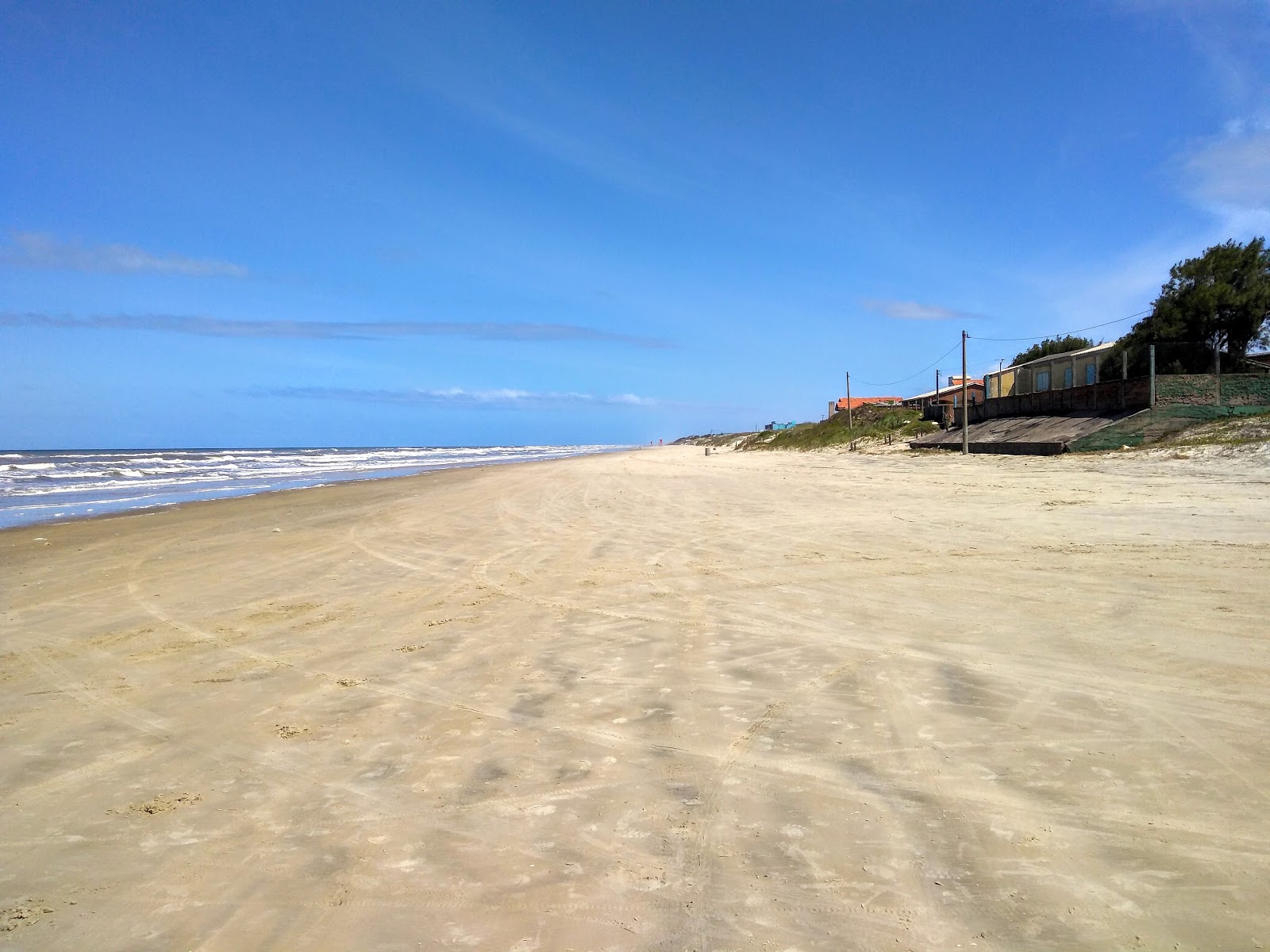 Fotografija Pinhal plaža z svetel fin pesek površino