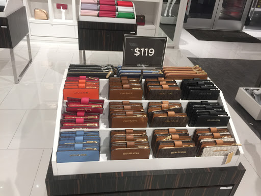 Fashion Accessories Store «Michael Kors», reviews and photos, 80 Premium Outlets Blvd Suite 323, Merrimack, NH 03054, USA