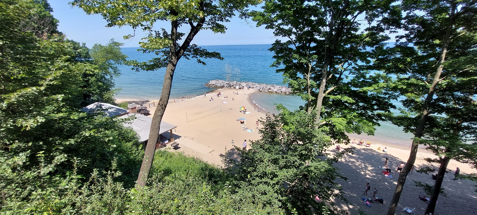 Photo of Lake Bluff Beach and the settlement