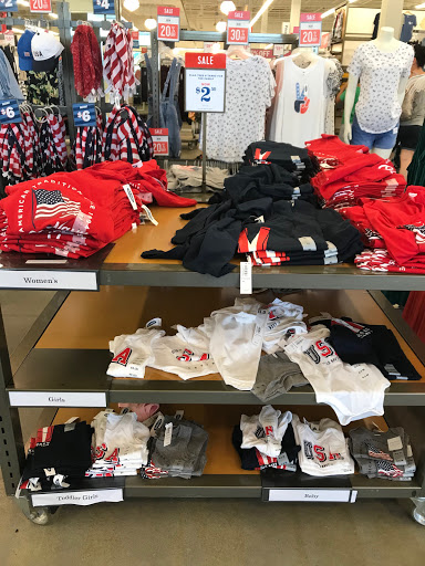 Clothing Store «Old Navy», reviews and photos, 874 Donald Lynch Blvd, Marlborough, MA 01752, USA