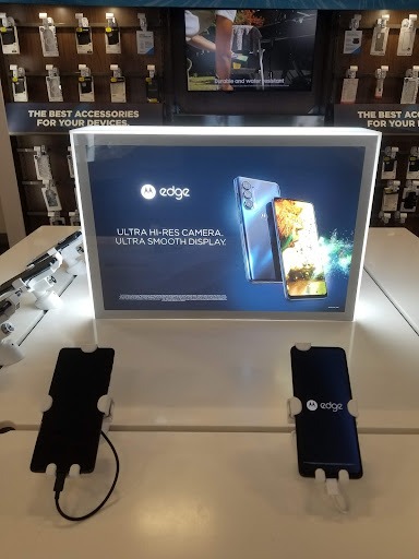 Cell Phone Store «Verizon», reviews and photos, 5094 N Montclair Plaza Ln, Montclair, CA 91763, USA