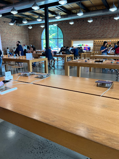 Computer Store «Apple Williamsburg», reviews and photos, 247 Bedford Ave, Brooklyn, NY 11211, USA