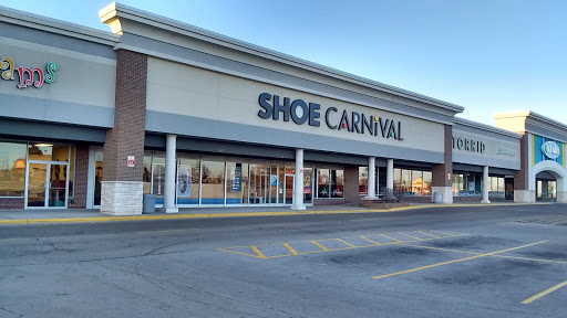 Shoe Carnival, 6159 E State St, Rockford, IL 61108, USA, 