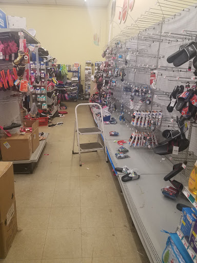 Dollar Store «FAMILY DOLLAR», reviews and photos, 1031 Kenmore Blvd, Akron, OH 44314, USA